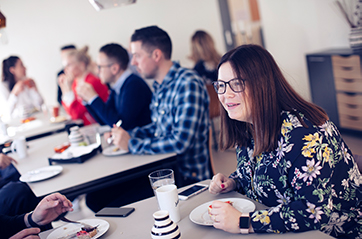 Ansatte i Jobbnorge som spiser lunsj.